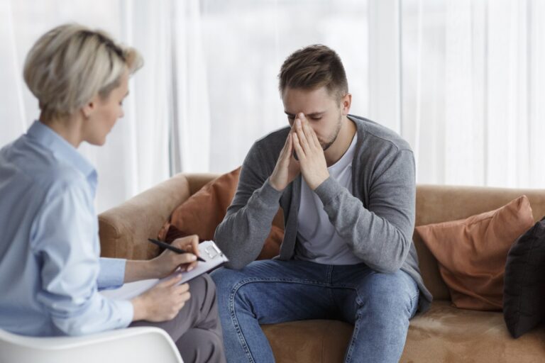 Our Guide to Managing Bipolar Disorder During Addiction Recovery